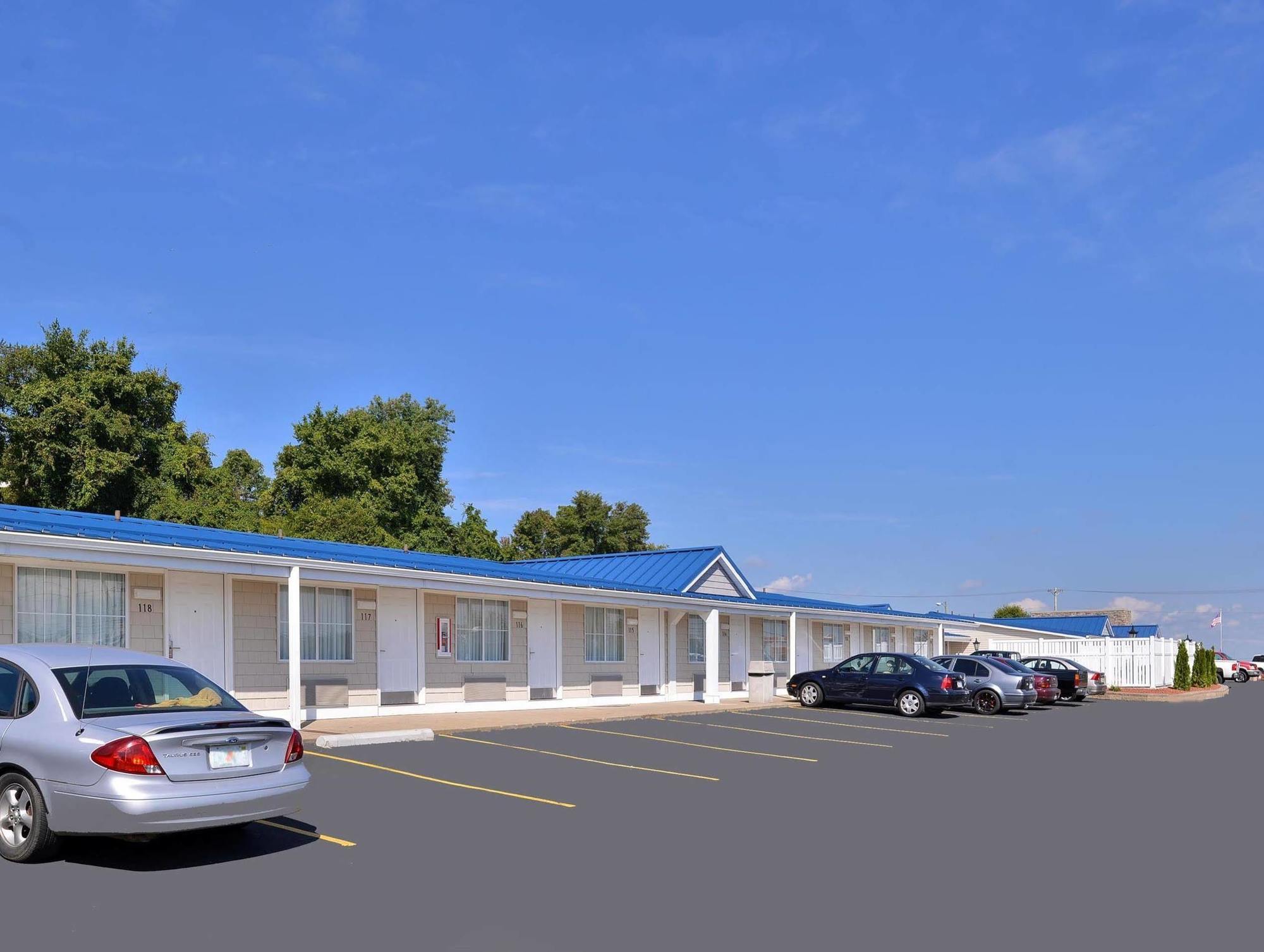 Americas Best Value Inn & Suites St Clairsville Wheeling St. Clairsville Экстерьер фото