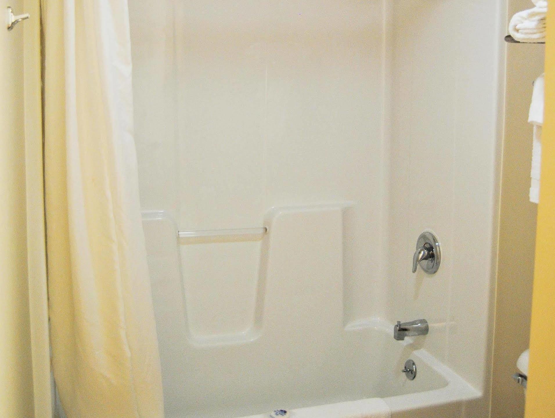 Americas Best Value Inn & Suites St Clairsville Wheeling St. Clairsville Экстерьер фото